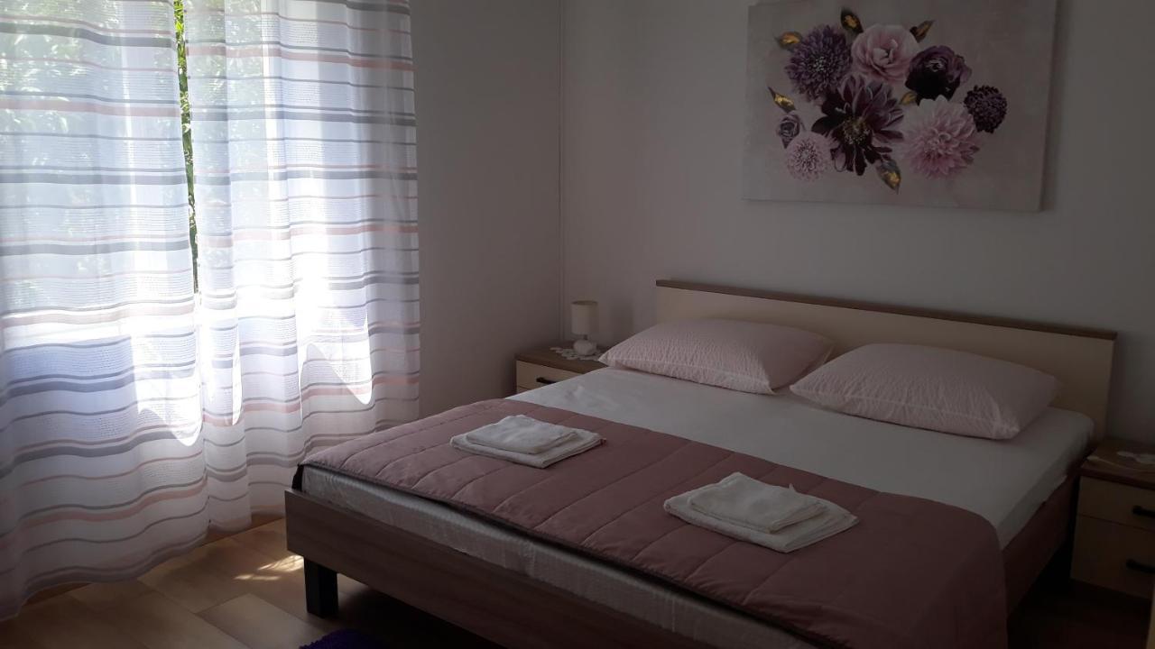 Mini Apartment Petra - Rooms Purple & Green With Kitchen And Garden Dubrovnik Bagian luar foto