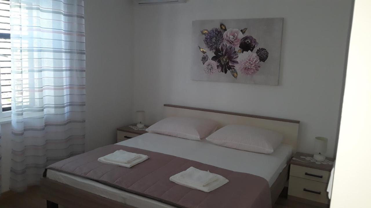 Mini Apartment Petra - Rooms Purple & Green With Kitchen And Garden Dubrovnik Ruang foto