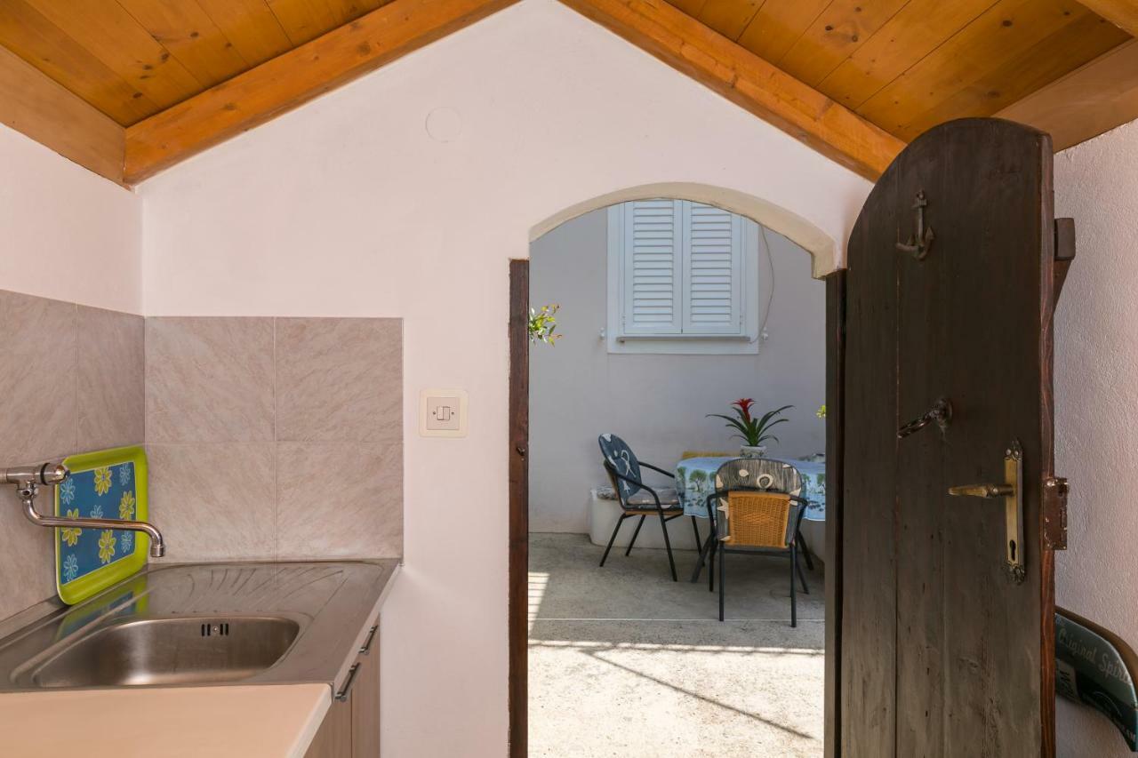 Mini Apartment Petra - Rooms Purple & Green With Kitchen And Garden Dubrovnik Bagian luar foto