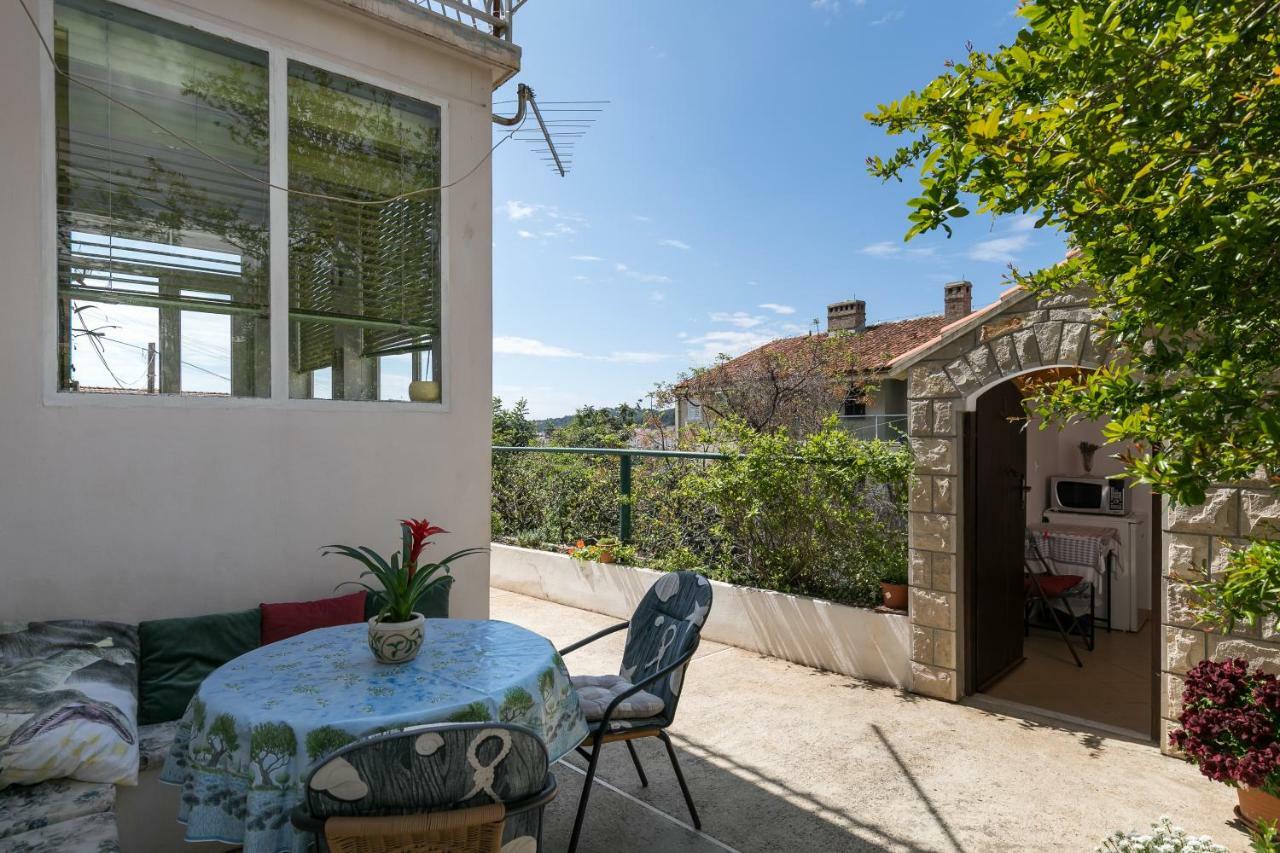 Mini Apartment Petra - Rooms Purple & Green With Kitchen And Garden Dubrovnik Bagian luar foto