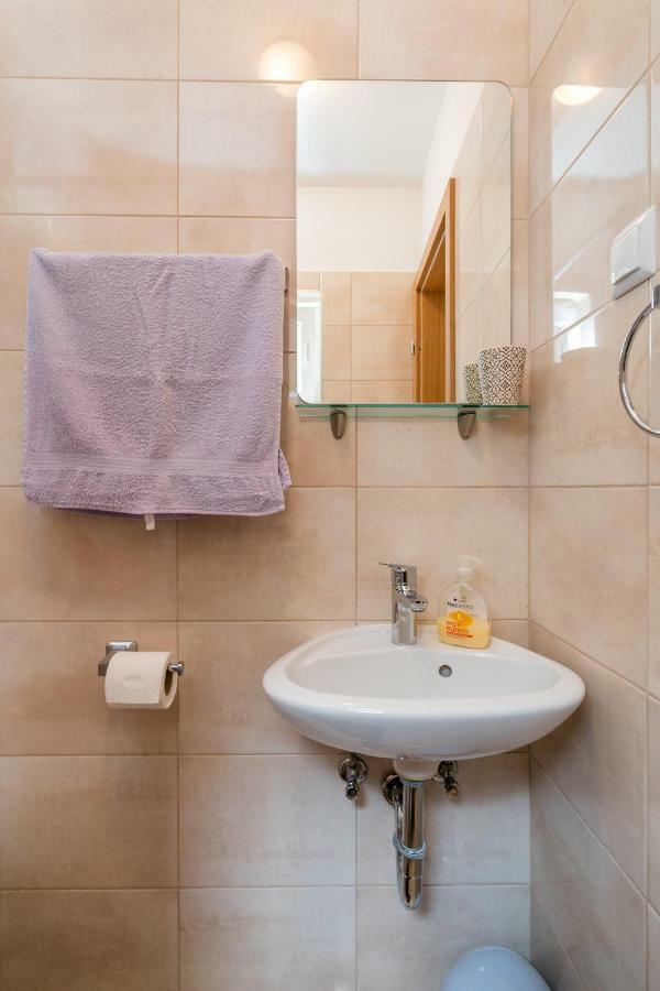 Mini Apartment Petra - Rooms Purple & Green With Kitchen And Garden Dubrovnik Bagian luar foto