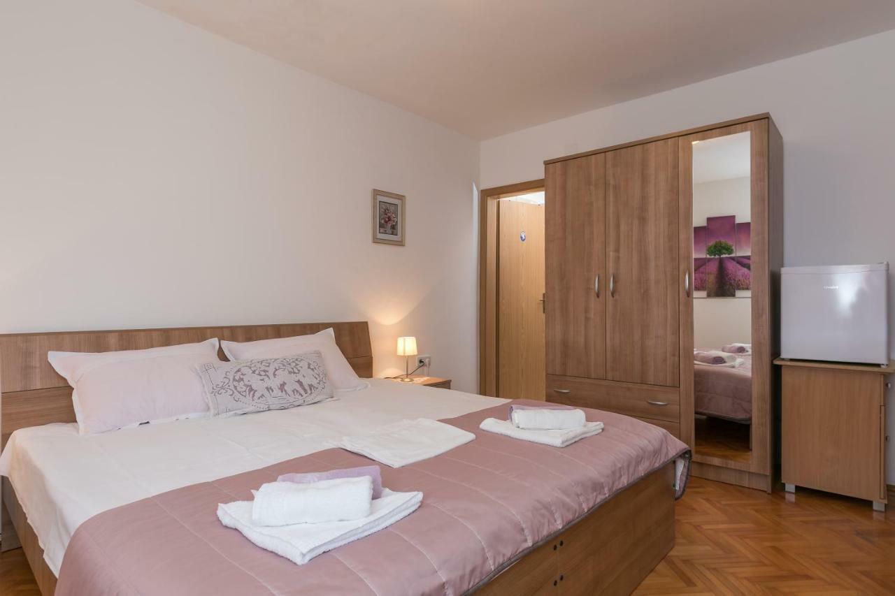 Mini Apartment Petra - Rooms Purple & Green With Kitchen And Garden Dubrovnik Bagian luar foto