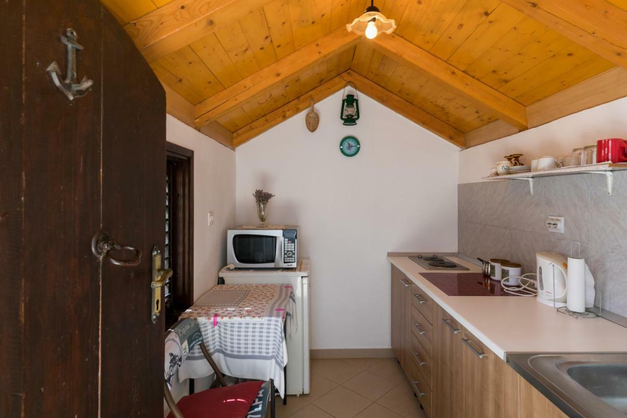 Mini Apartment Petra - Rooms Purple & Green With Kitchen And Garden Dubrovnik Bagian luar foto